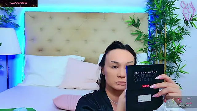 DaliyaArabian online show from December 2025 01:42:01 PM