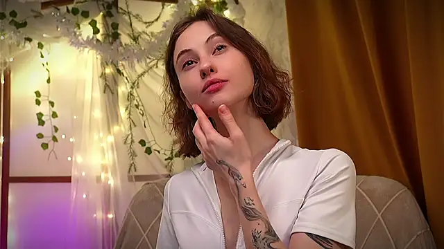 Snapshot of Devilina_V chatting on January 2025 05:40:02 PM Devilina V online show from January 2025 05:40:02 PM