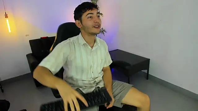 Snapshot of DiegoRogue_ chatting on December 2024 12:30:01 PM DiegoRogue online show from December 2024 12:30:01 PM