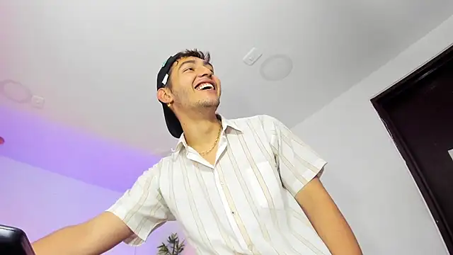 Snapshot of DiegoRogue_ chatting on December 2024 06:35:02 PM DiegoRogue online show from December 2024 06:35:02 PM