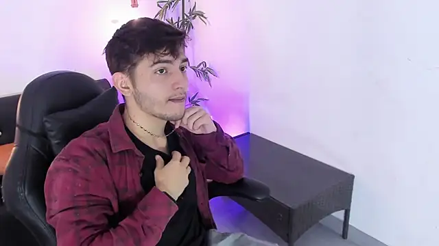 Snapshot of DiegoRogue_ chatting on December 2024 12:34:01 PM DiegoRogue online show from December 2024 12:34:01 PM