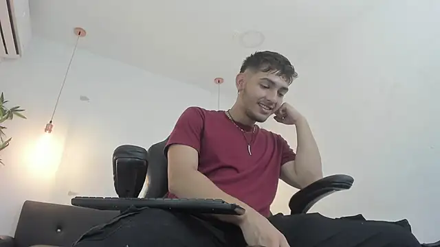 Snapshot of DiegoRogue_ chatting on December 2024 12:49:02 PM DiegoRogue online show from December 2024 12:49:02 PM