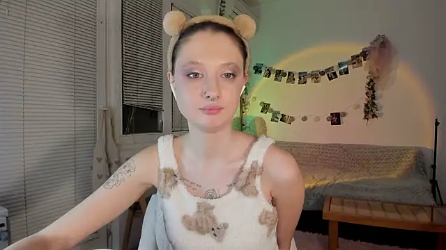 Snapshot of Jenny_darling_love chatting on January 2025 10:01:01 PM Jenny darling love online show from January 2025 10:01:01 PM