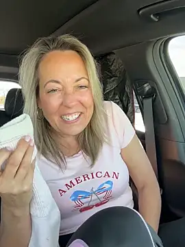 Cherry-red-xo online show from October 2025 04:51:01 PM