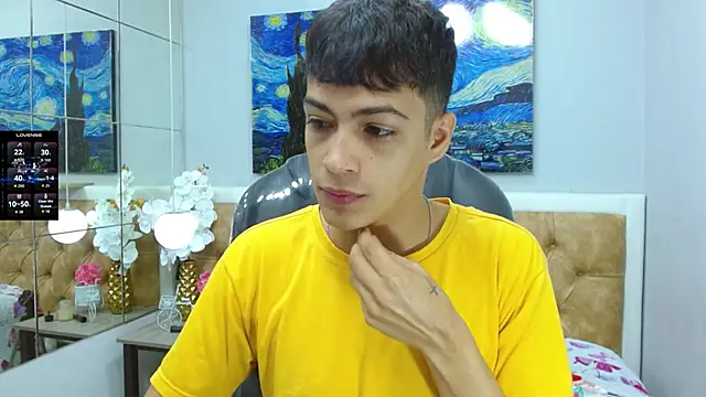 Snapshot of SkinnyBoy_ chatting on November 2025 12:28:01 PM SkinnyBoy online show from November 2025 12:28:01 PM