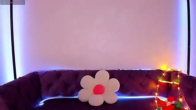 Snapshot of Fluffy_Rose chatting on December 2024 03:58:01 AM Fluffy Rose online show from December 2024 03:58:01 AM