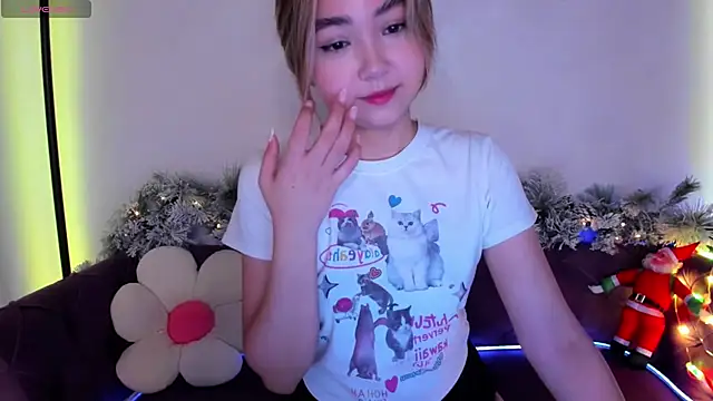 Snapshot of Fluffy_Rose chatting on December 2024 01:47:02 AM Fluffy Rose online show from December 2024 01:47:02 AM