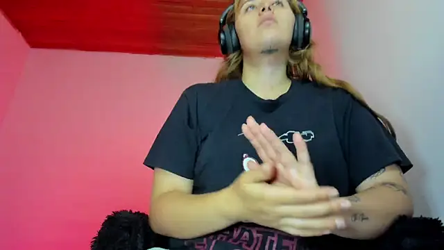 bonnie moon  online show from January 2026 05:26:01 PM