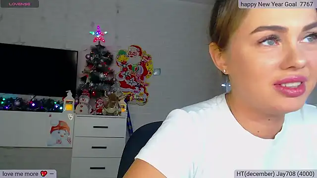 Snapshot of SuchCute chatting on December 2024 03:01:02 AM SuchCute online show from December 2024 03:01:02 AM