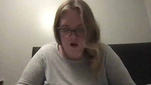 honeyyy24 online show from March 2026 11:07:02 PM