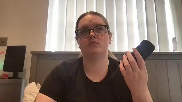 honeyyy24 online show from June 2026 11:38:01 AM