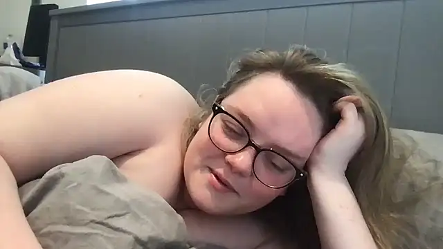 honeyyy24 online show from June 2026 11:47:01 AM