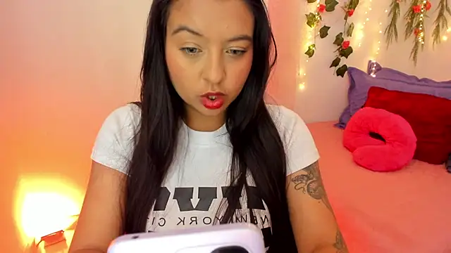 Snapshot of Sweet_Chloe06 chatting on January 2025 03:57:02 PM Sweet Chloe06 online show from January 2025 03:57:02 PM