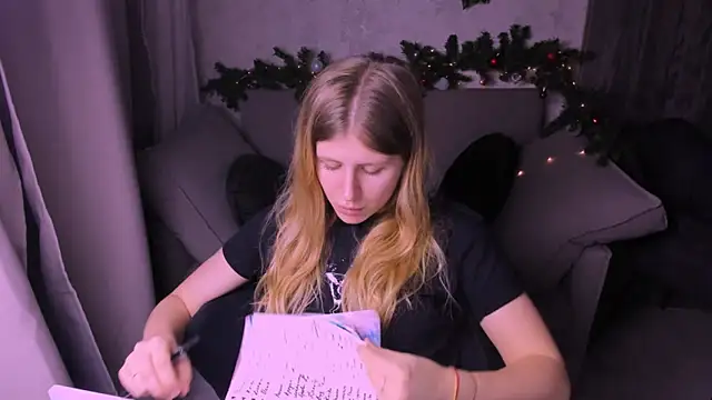 Snapshot of kirraa_ chatting on December 2024 09:48:01 PM kirraa  online show from December 2024 09:48:01 PM