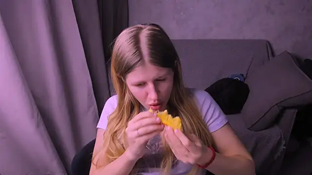 Snapshot of kirraa_ chatting on January 2025 10:49:02 PM kirraa  online show from January 2025 10:49:02 PM