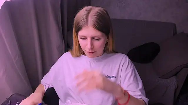 Snapshot of kirraa_ chatting on February 2025 12:40:02 AM kirraa  online show from February 2025 12:40:02 AM