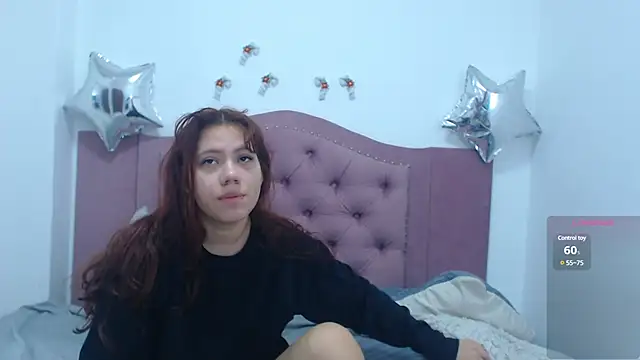 crystalhoneyy1 online show from December 2024 11:32:01 AM