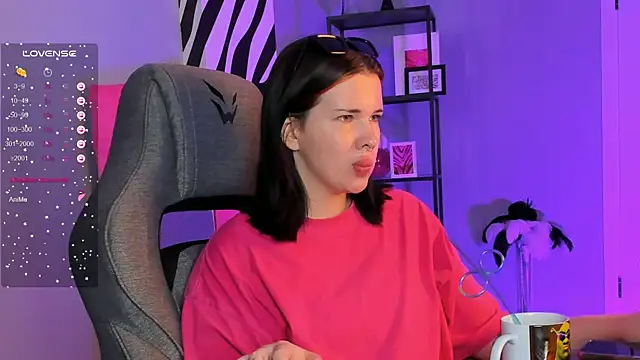 AliceSunday online show from September 2025 05:09:02 AM