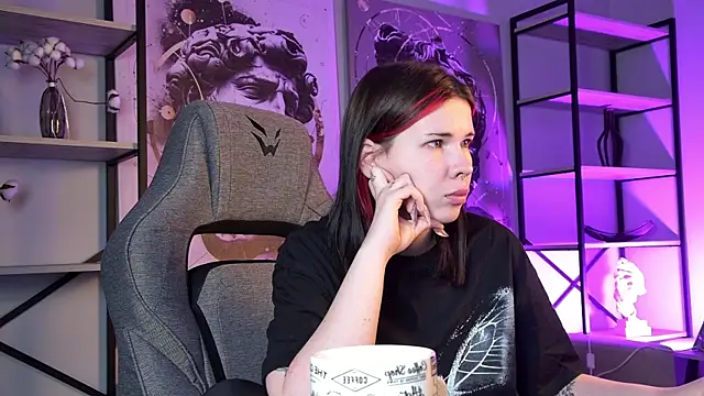 AliceSunday online show from January 2026 05:21:02 AM