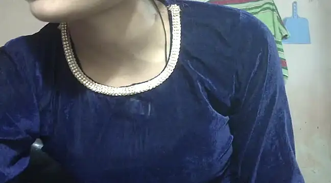 Snapshot of Aayesha chatting on December 2024 04:06:01 PM Aayesha online show from December 2024 04:06:01 PM