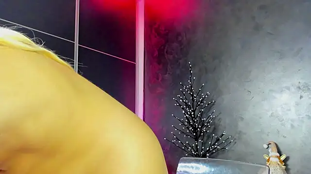 glossy blondegirl online show from December 2025 08:07:02 PM