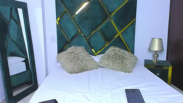 Criss Ariana online show from February 2025 11:42:02 AM