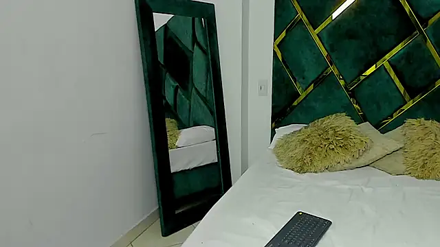 Criss Ariana online show from February 2025 06:04:01 PM