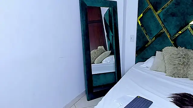 Criss Ariana online show from February 2025 02:54:02 PM