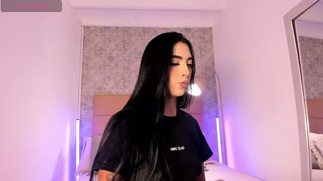 AriRobert  online show from November 2025 07:05:02 PM