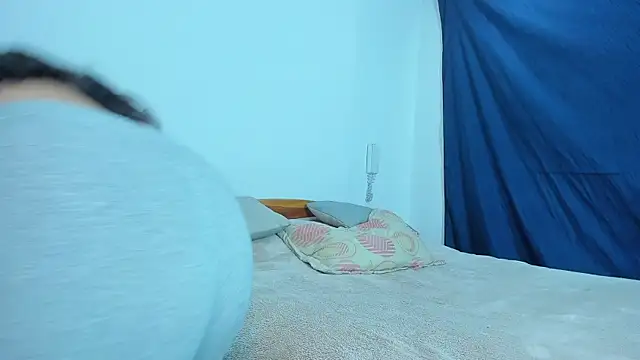 emiily15   online show from December 2024 05:15:02 PM