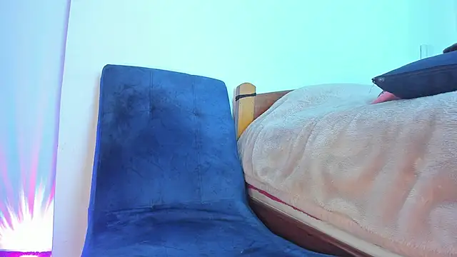 emiily15   online show from March 2025 08:28:01 PM