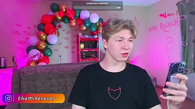 Snapshot of TheMikeSever chatting on December 2024 08:43:01 PM TheMikeSever online show from December 2024 08:43:01 PM