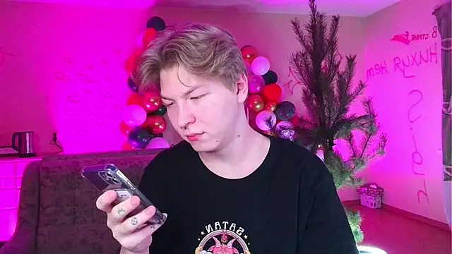 Snapshot of TheMikeSever chatting on January 2025 05:50:01 PM TheMikeSever online show from January 2025 05:50:01 PM