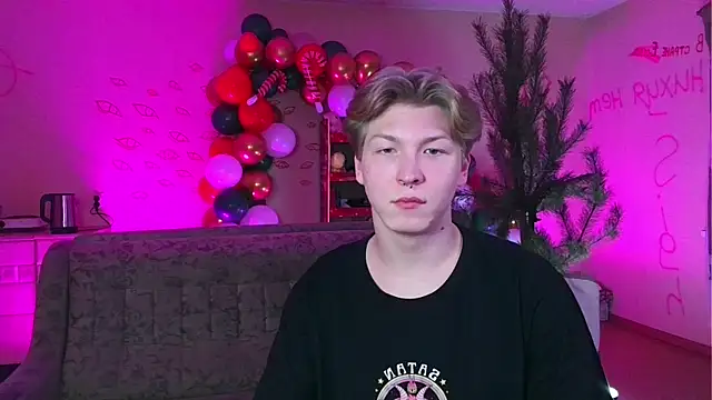 Snapshot of TheMikeSever chatting on January 2025 07:39:02 PM TheMikeSever online show from January 2025 07:39:02 PM