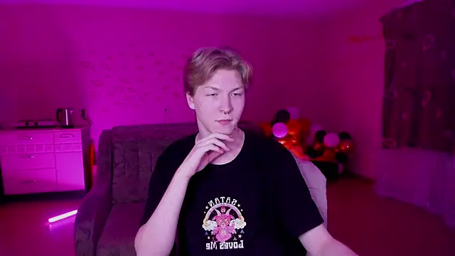 Snapshot of TheMikeSever chatting on January 2025 09:01:01 PM TheMikeSever online show from January 2025 09:01:01 PM