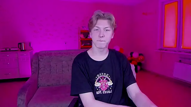 Snapshot of TheMikeSever chatting on January 2025 06:46:01 AM TheMikeSever online show from January 2025 06:46:01 AM