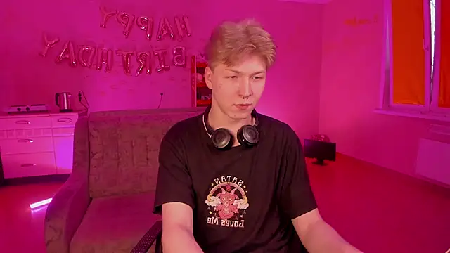 Snapshot of TheMikeSever chatting on March 2025 11:33:02 AM TheMikeSever online show from March 2025 11:33:02 AM