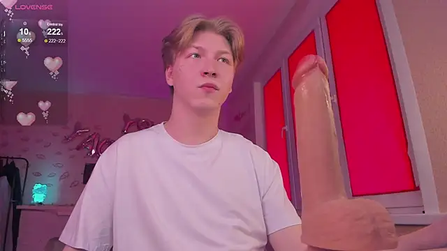 Snapshot of TheMikeSever chatting on September 2025 03:39:02 AM TheMikeSever online show from September 2025 03:39:02 AM