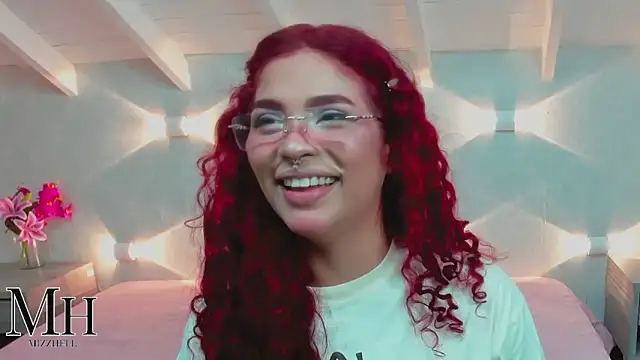 MizzHell online show from April 2026 03:53:01 AM