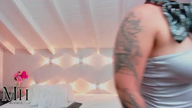 MizzHell online show from April 2026 03:46:01 AM