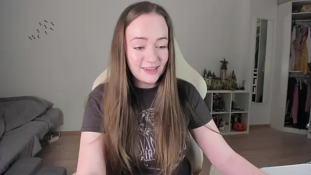 WalkingGirl online show from November 2025 04:44:01 PM