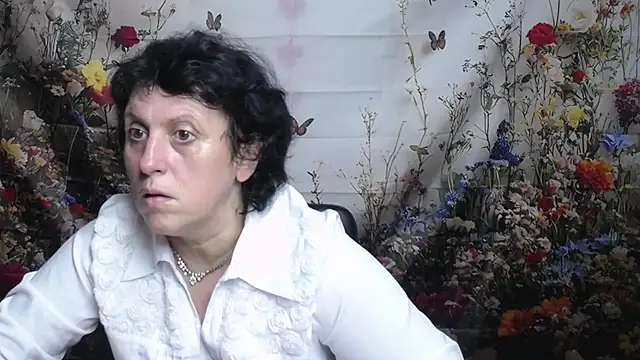 LuciaMii online show from September 2025 05:08:02 AM