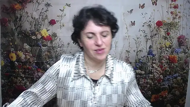 LuciaMii online show from September 2025 05:09:02 AM