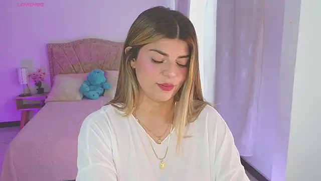 Snapshot of Thamy_stark chatting on February 2025 04:31:02 PM Thamy stark online show from February 2025 04:31:02 PM