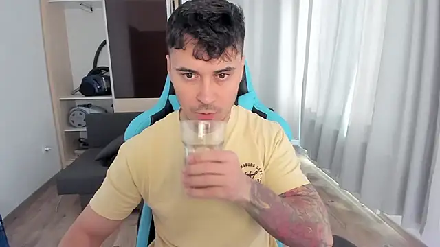 MatMalonne online show from December 2025 07:14:02 AM