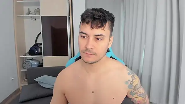 MatMalonne online show from December 2025 06:55:02 AM