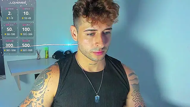 Snapshot of Ares_blue chatting on October 2025 01:33:02 PM Ares blue online show from October 2025 01:33:02 PM