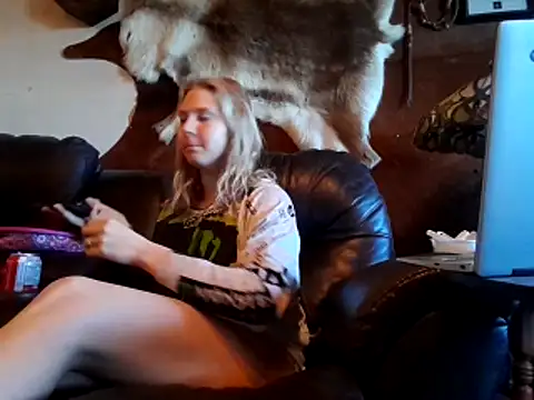 Ryan and Aurora online show from April 2026 03:15:01 PM