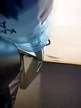 Snapshot of SweetLeila40 chatting on January 2025 11:43:02 AM SweetLeila40 online show from January 2025 11:43:02 AM