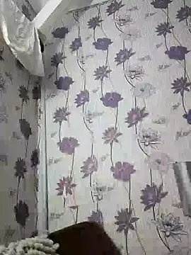 Snapshot of SweetLeila40 chatting on February 2025 11:31:01 PM SweetLeila40 online show from February 2025 11:31:01 PM